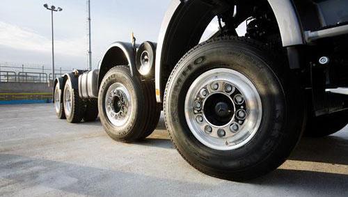 为什么货车轮毂的设计都是前轮凸起来后轮凹下去