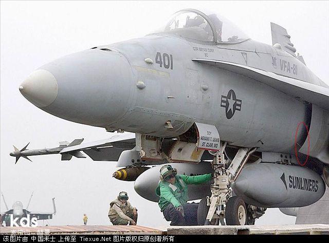 歼十早期型号进气道与机身相连的几根柱子的具