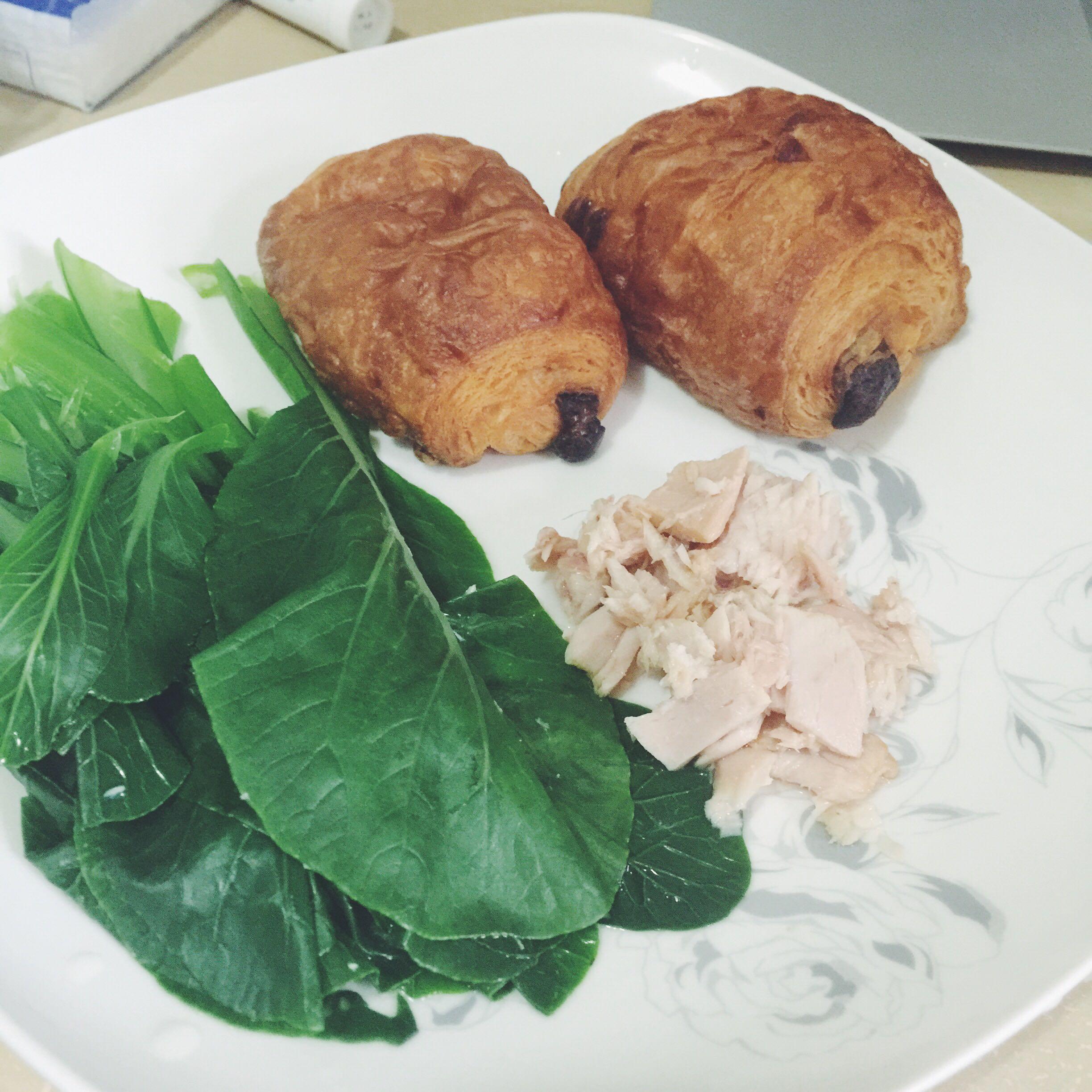 14年毕业女生一枚,现从事外贸销售,月薪3000左