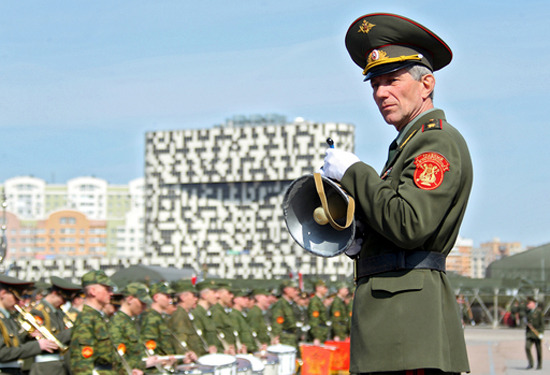 俄罗斯红场阅兵的背景音乐是什么?