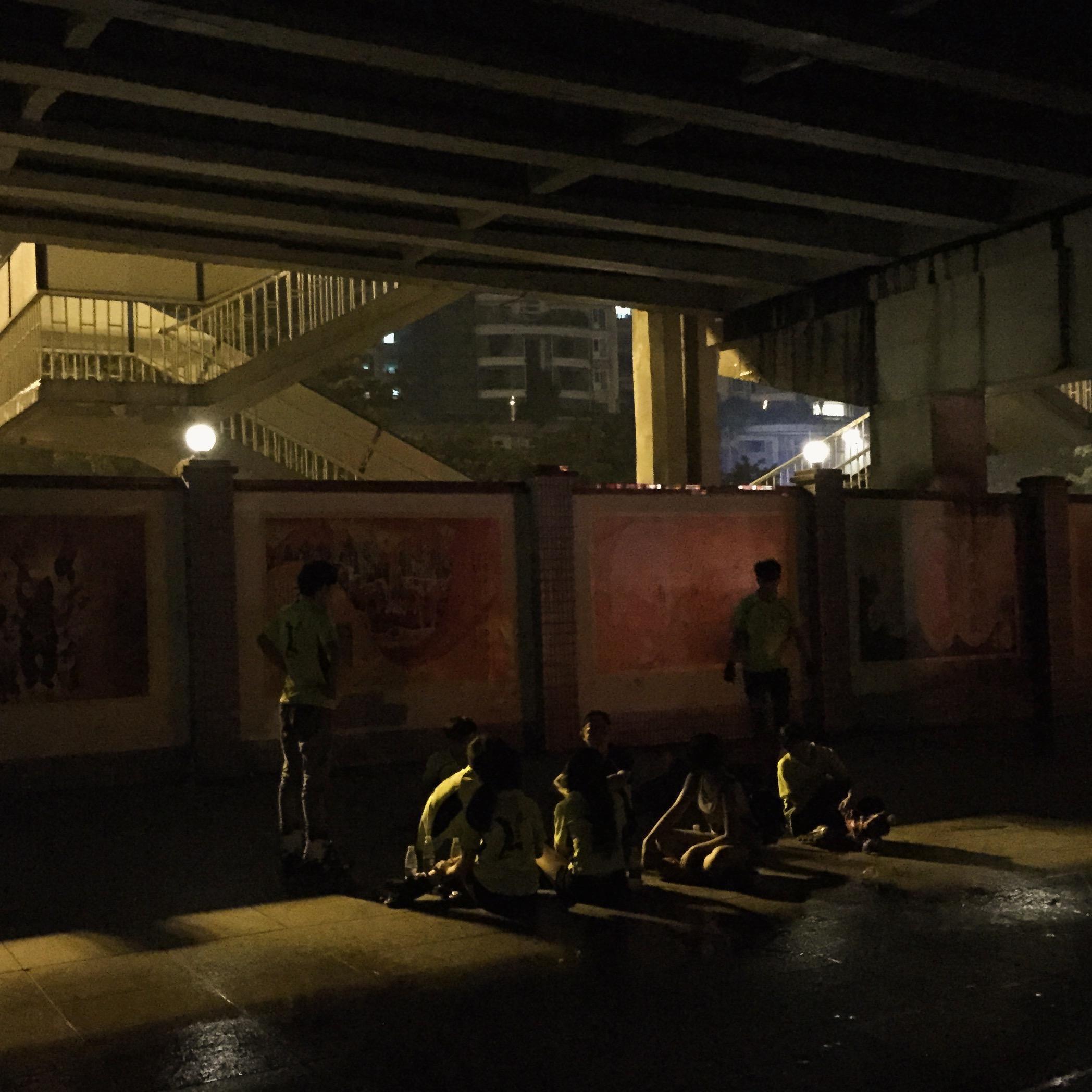 在天桥底下睡觉是一种什么样的体验?