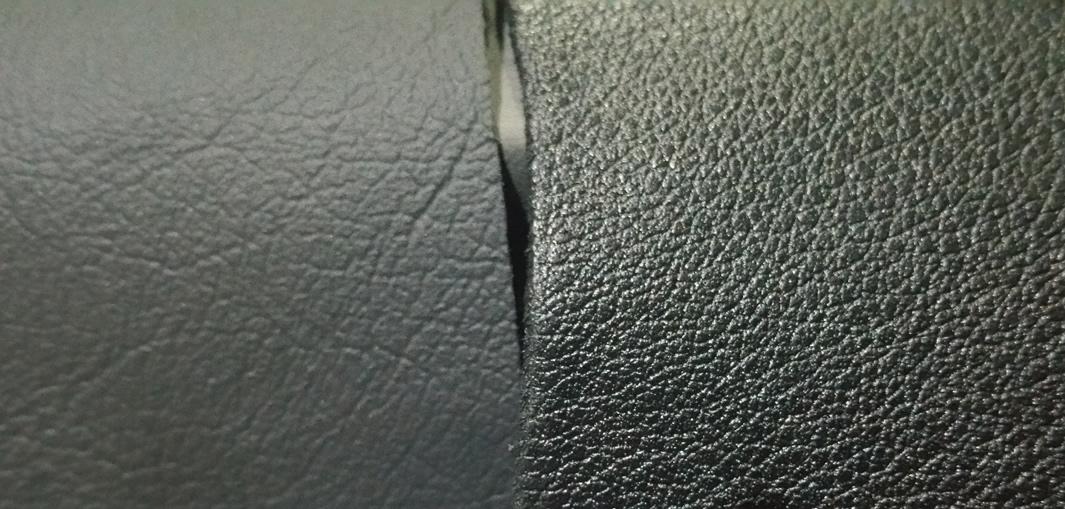 荔枝纹对比一下我手头的皮:左边是头层皮修面后涂覆(有时是)和后天涂