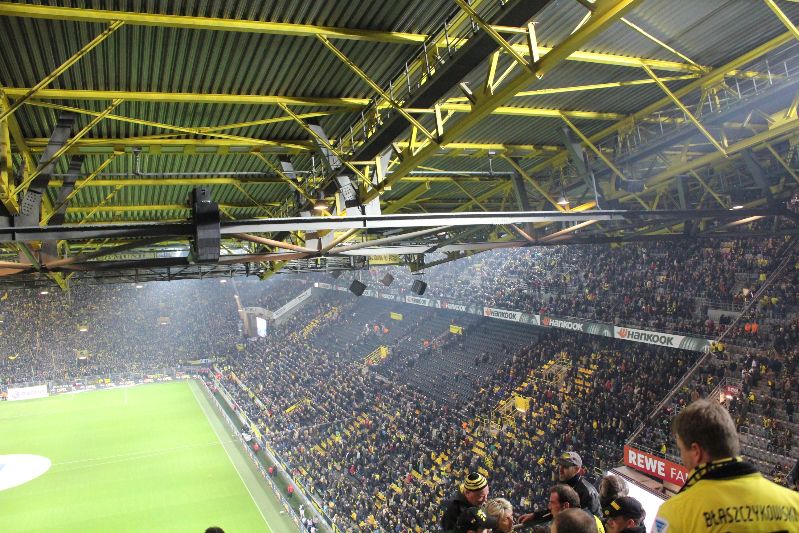 在魔鬼主场威斯特法伦球场看球是怎样一种体验? - 知乎