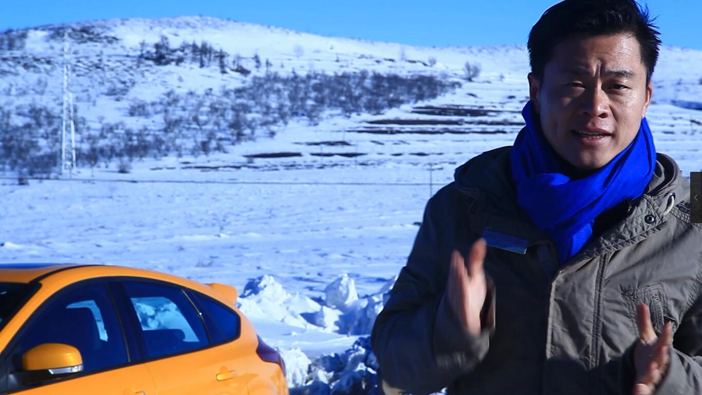 吴佩频道试驾福克斯st视频