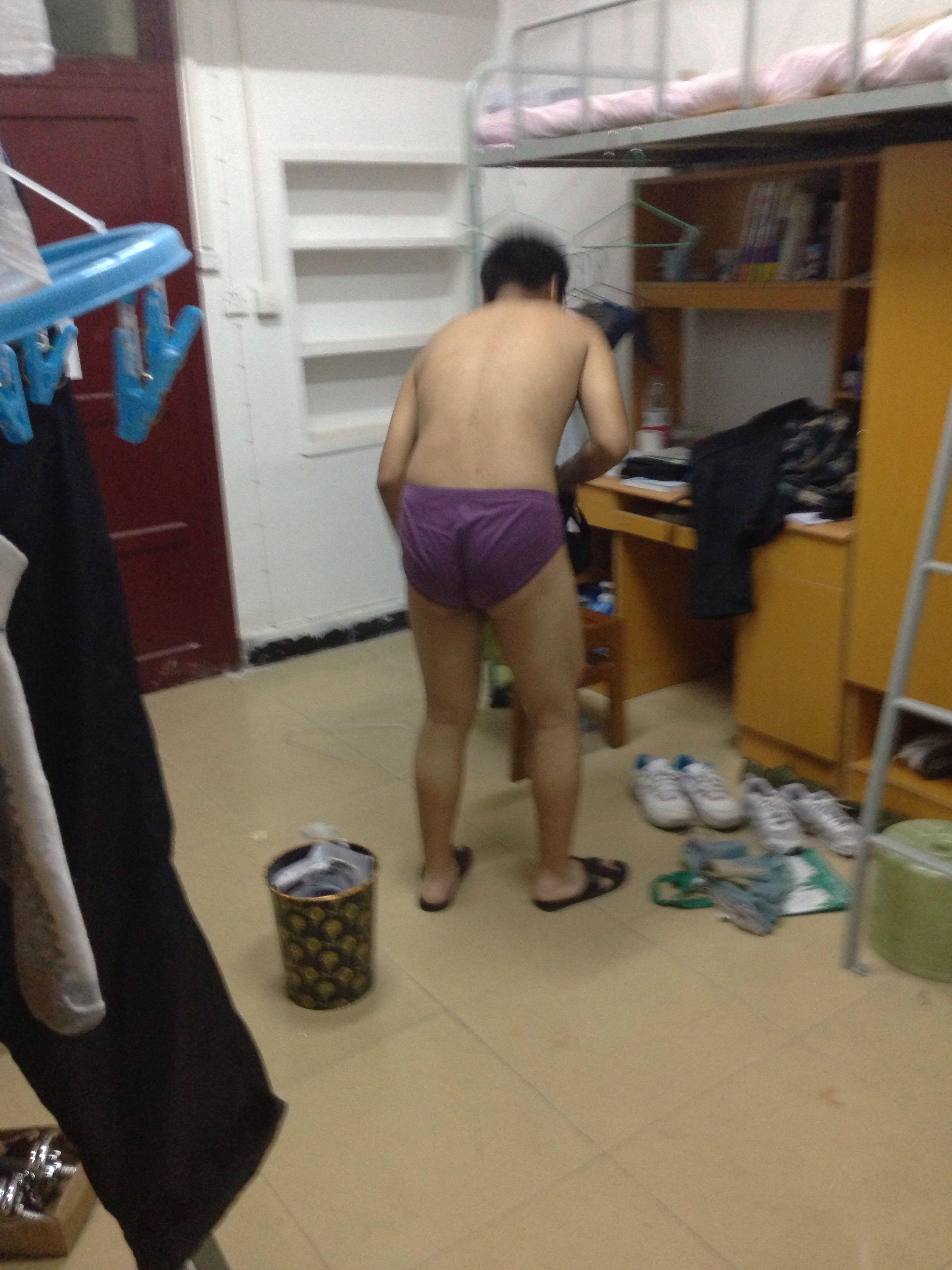 <em>男生</em>穿着<em>内裤</em>是什么样子的? - 男同性恋色情片