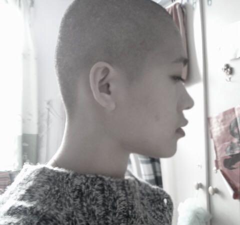 女生头发软细少,剃光头会不会长出来好一些,期