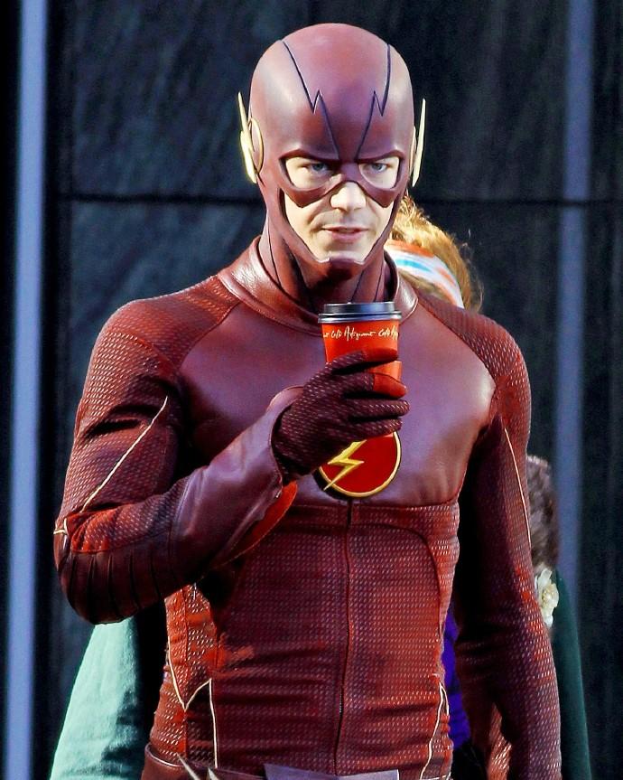 美剧《闪电侠》中主角巴里的穿衣风格有什么特点?