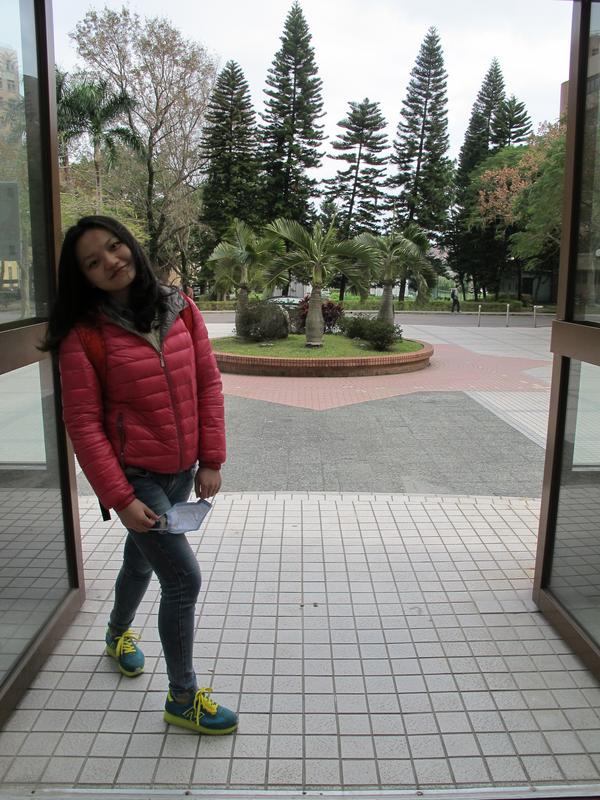 我恨不得把脸都用头发遮着,但是妈咪觉得我大奔头才是最美!像酱