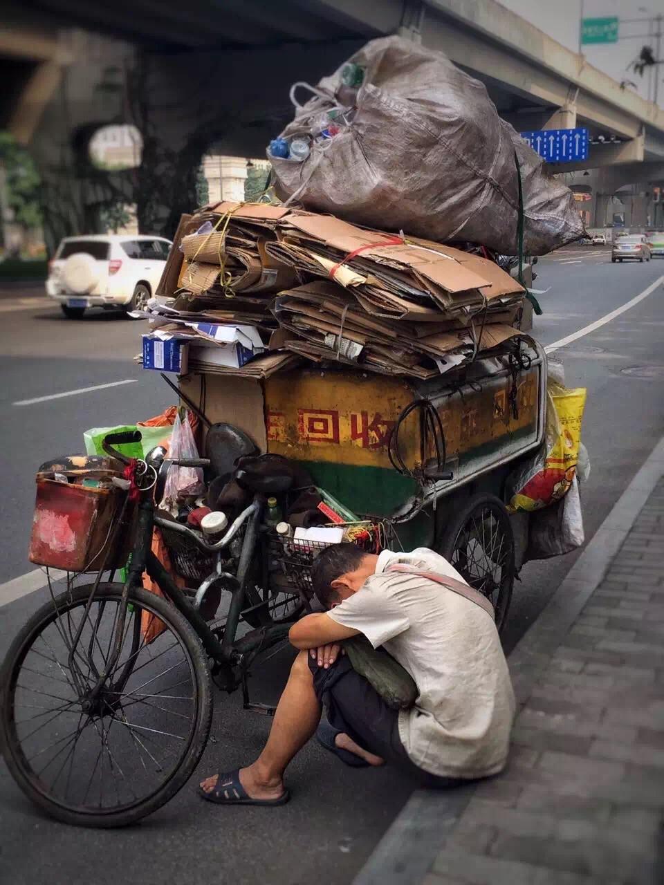 让你感觉到生活不易的一幕?