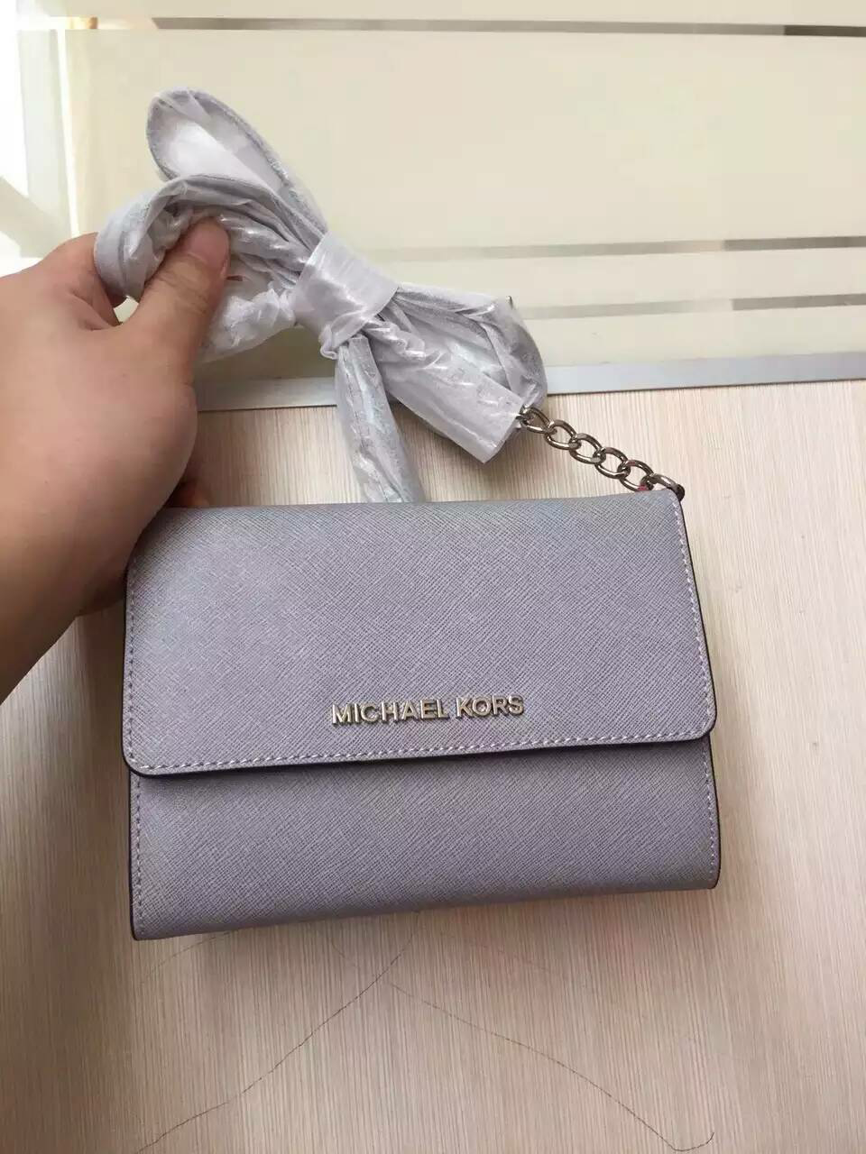 大学女生在不同场合需要哪些类型的包?(啊多谢