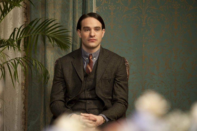 服装设计参照了美国时装技术学院珍藏的20年代裁剪书籍以及大都会博物