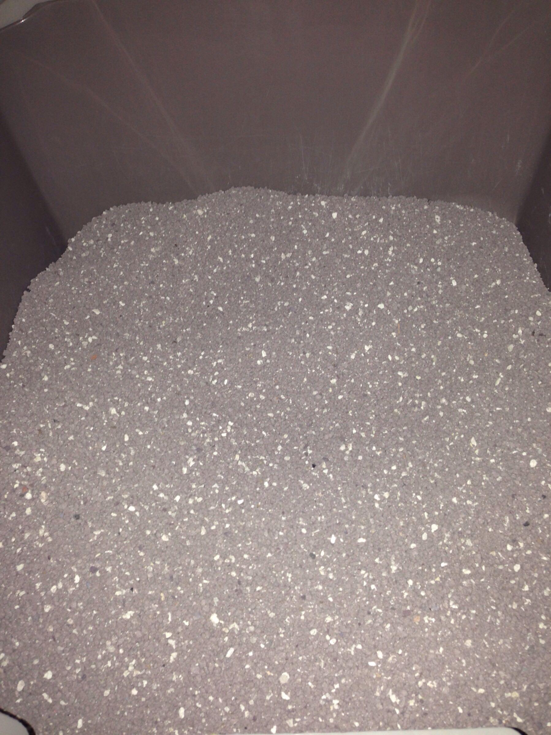 哪种猫砂猫猫用起来舒服而且家里没有臭味呢?