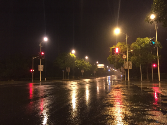 在有30%的行人不遵守红绿灯的地方还有必要遵