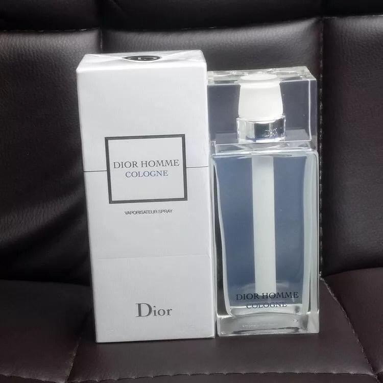 如何正确地喷香水 bfe3cf3d70f85918b59a7e2ae97ed6d2_r.jpg