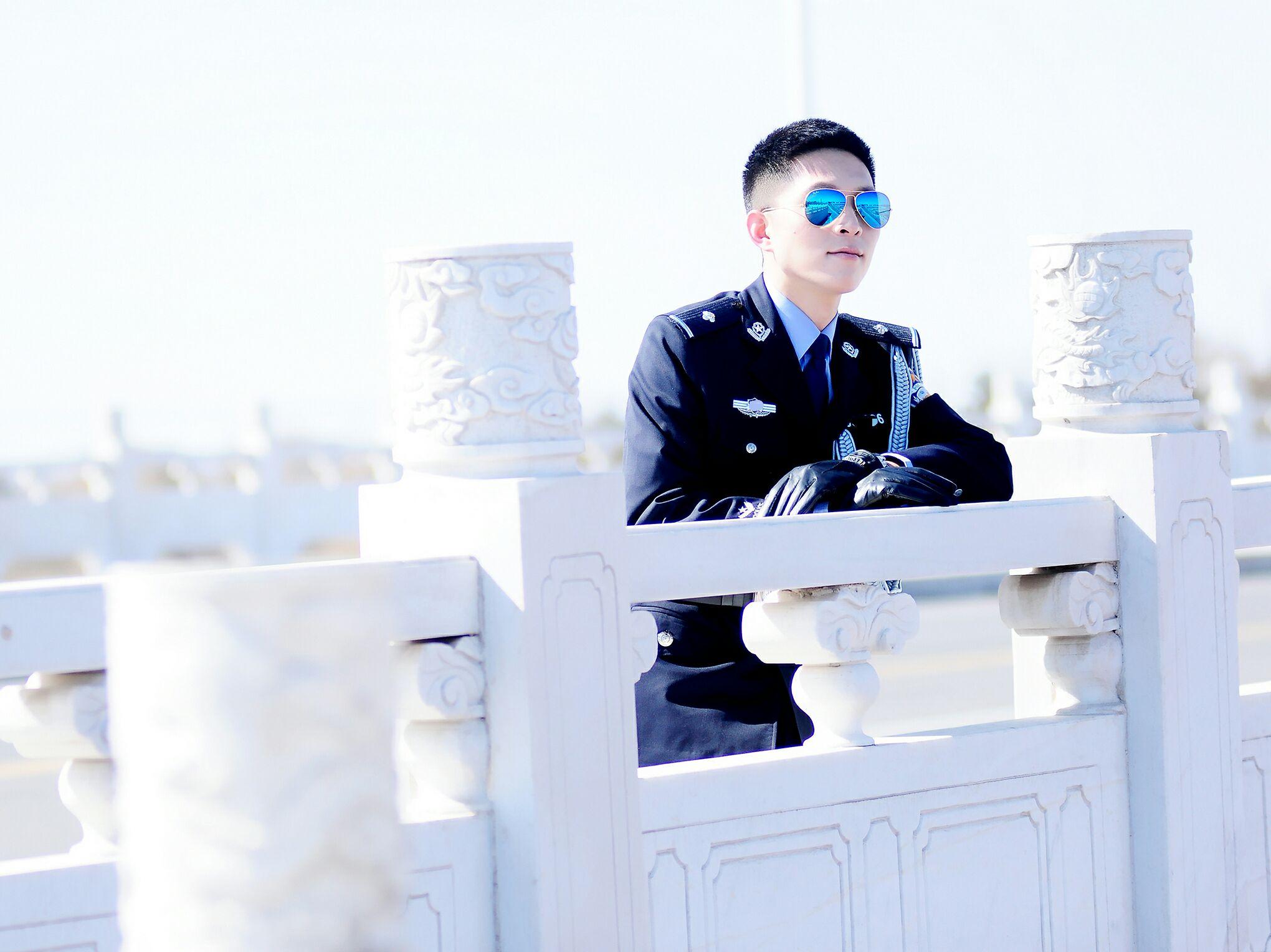 警察会认为自己穿制服很帅吗? - 知乎