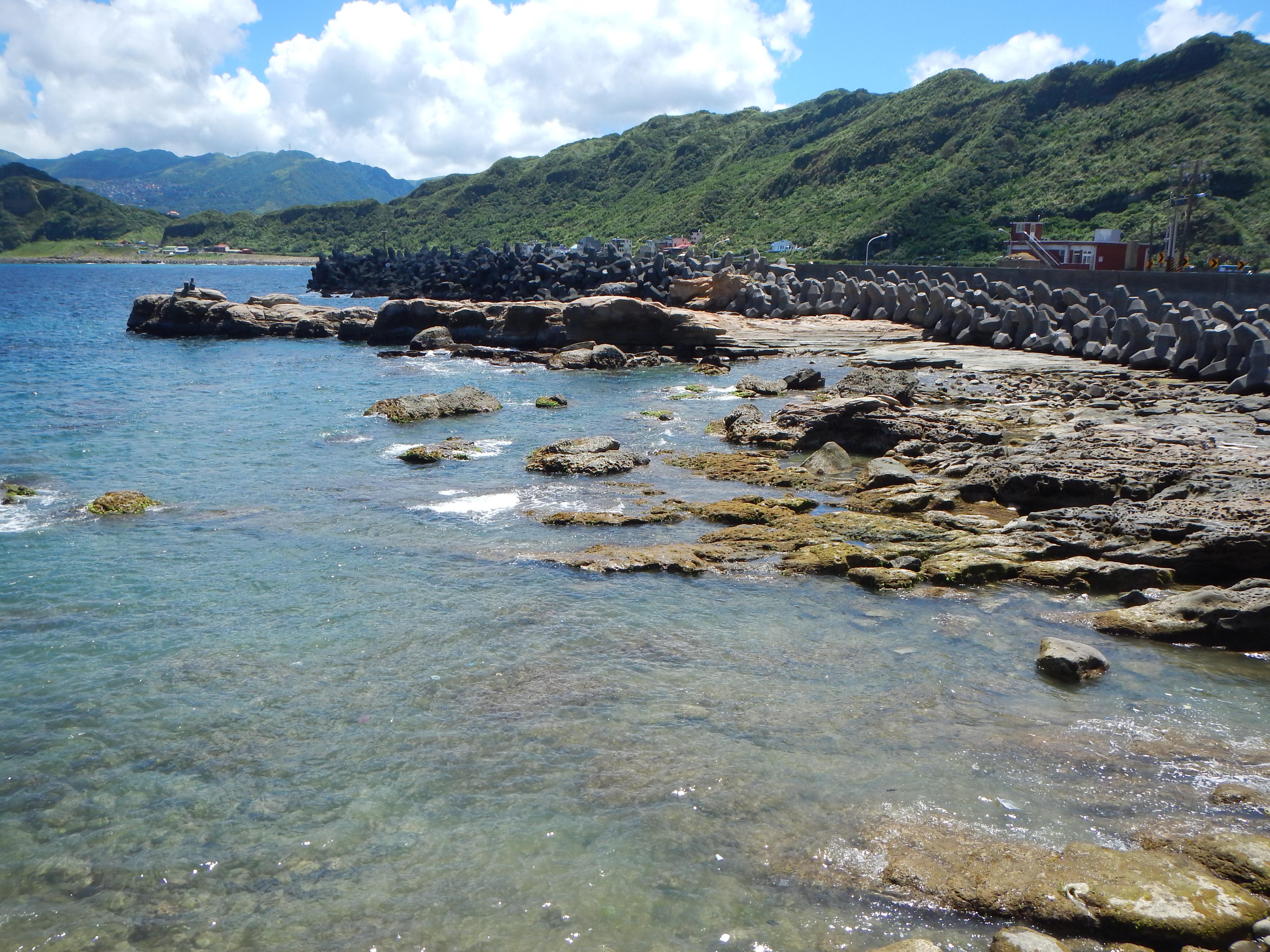 為何中國沿海包括島嶼四周的海水都是黃色的而臺灣島四周的海水卻是