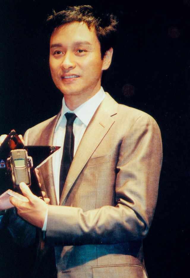 如何评价张国荣的长相?