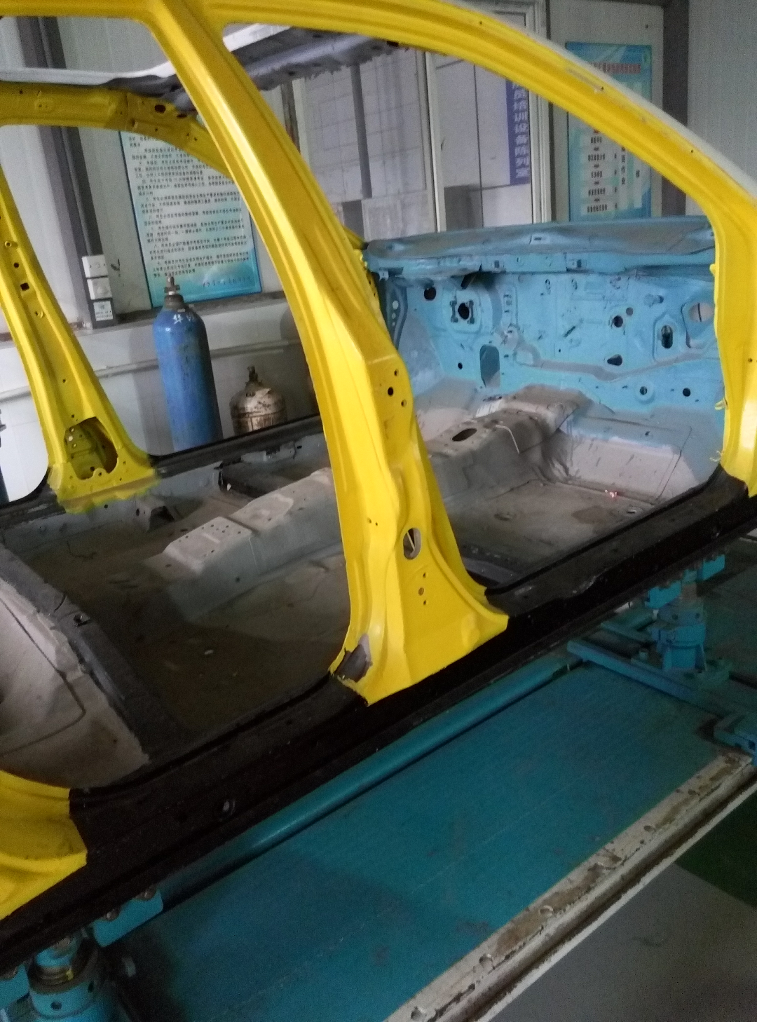 为什么汽车b柱经常是黑色的? - 知乎