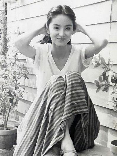 读书有疑 亦舒在专栏文章中谈及自己心中美女的标准:"这是什么年代,