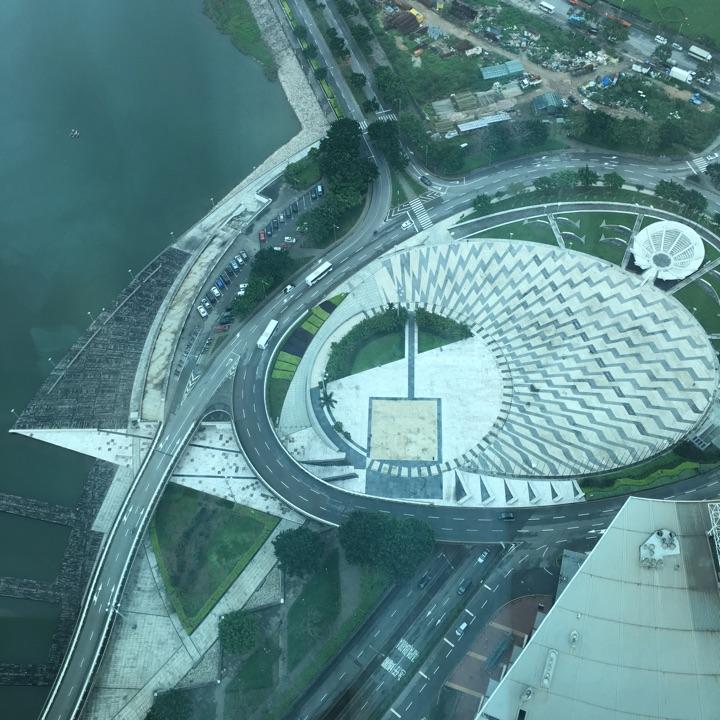 蹦极时跳下的那一刻是什么感觉?