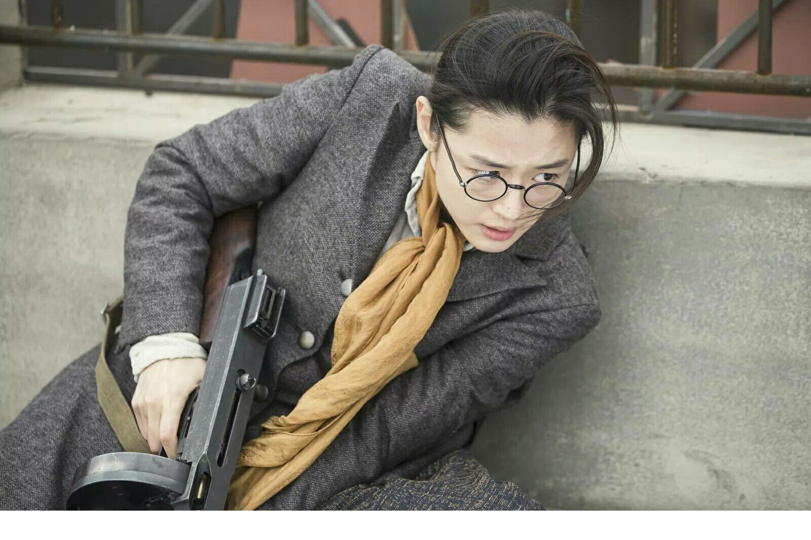 如何看待美国一华人女子枪战 3 名入室劫匪,击毙 1 人? - 知乎