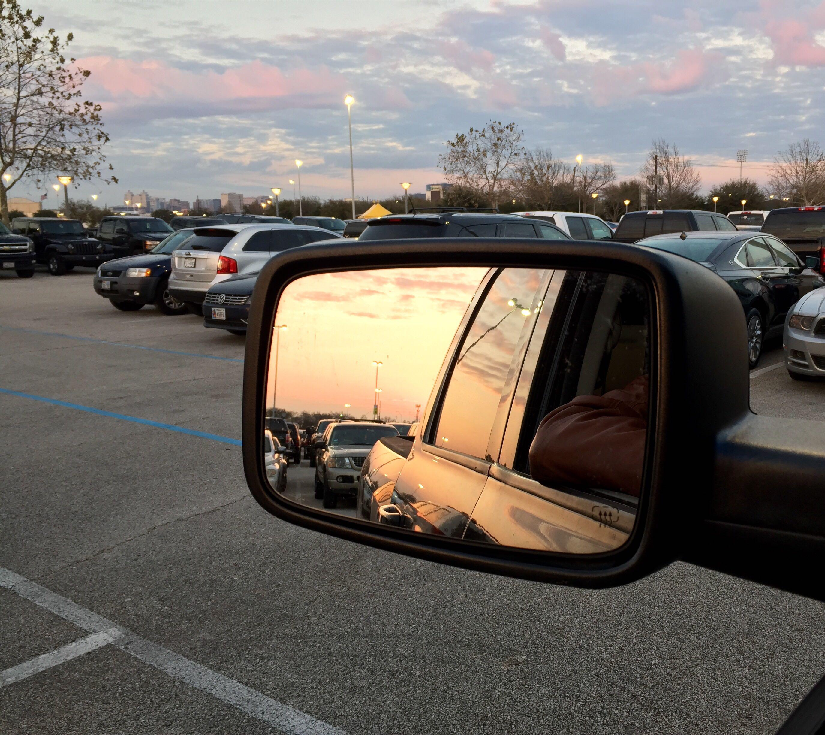 汽车后窗玻璃为什么分划成两部分