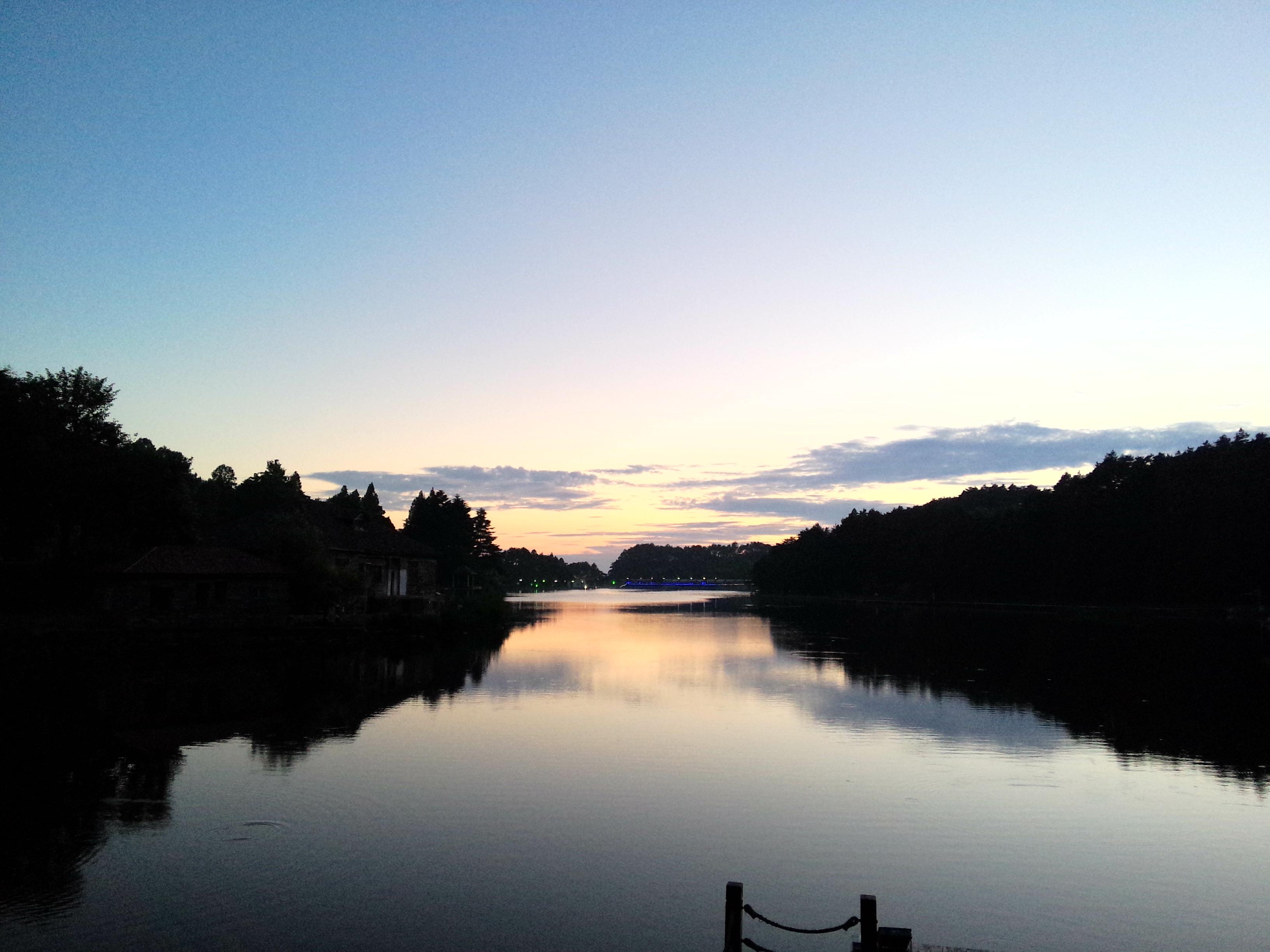 同样注意天空区域和水面区域的噪点,再看看低感光度的情况(曝光0.