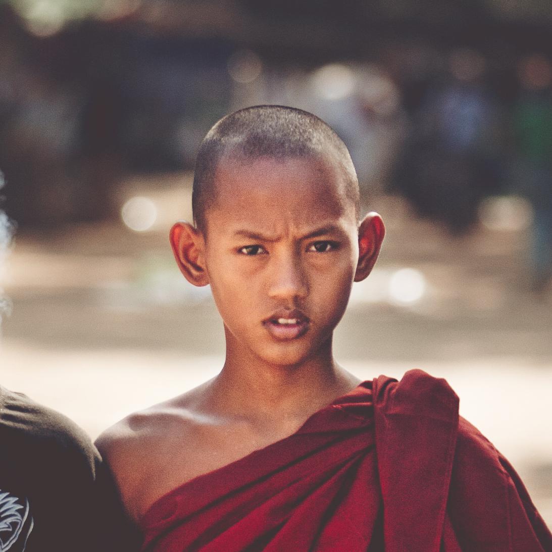 falloutboy专辑封面的喇嘛面部表情有ps吗