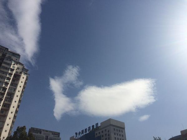 你见过的蓝天白云里最好玩的云是什么样的?