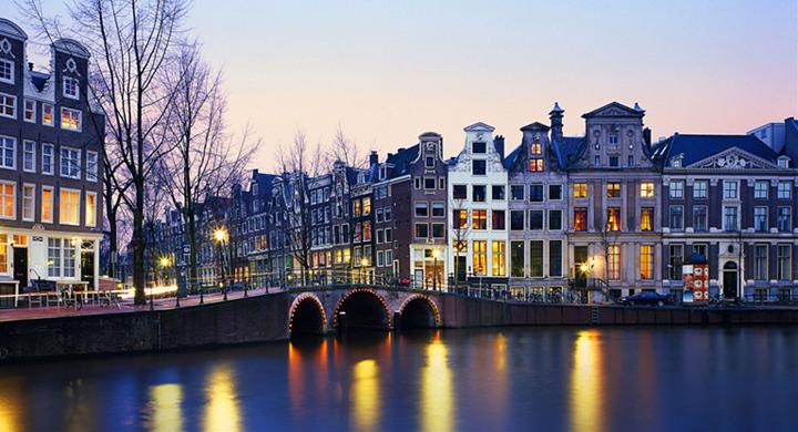 阿姆斯特丹 | 大麻、性与梵高的幻觉，留在落日时分庄严的水城