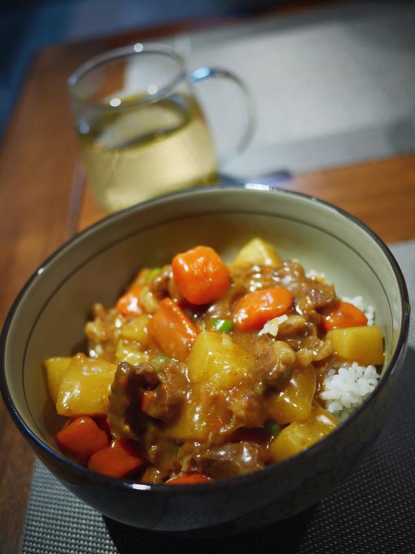 做一碗咖喱牛肉饭吧!
