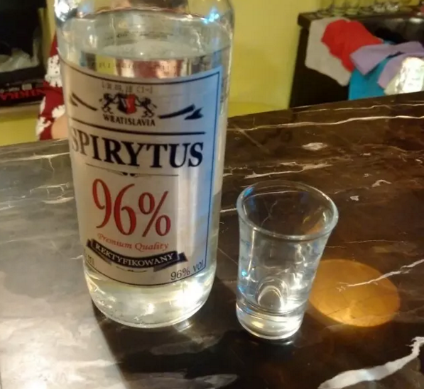 喝96度 spirytus vodka生命之水波兰伏特加是一种什么样的体验 ?