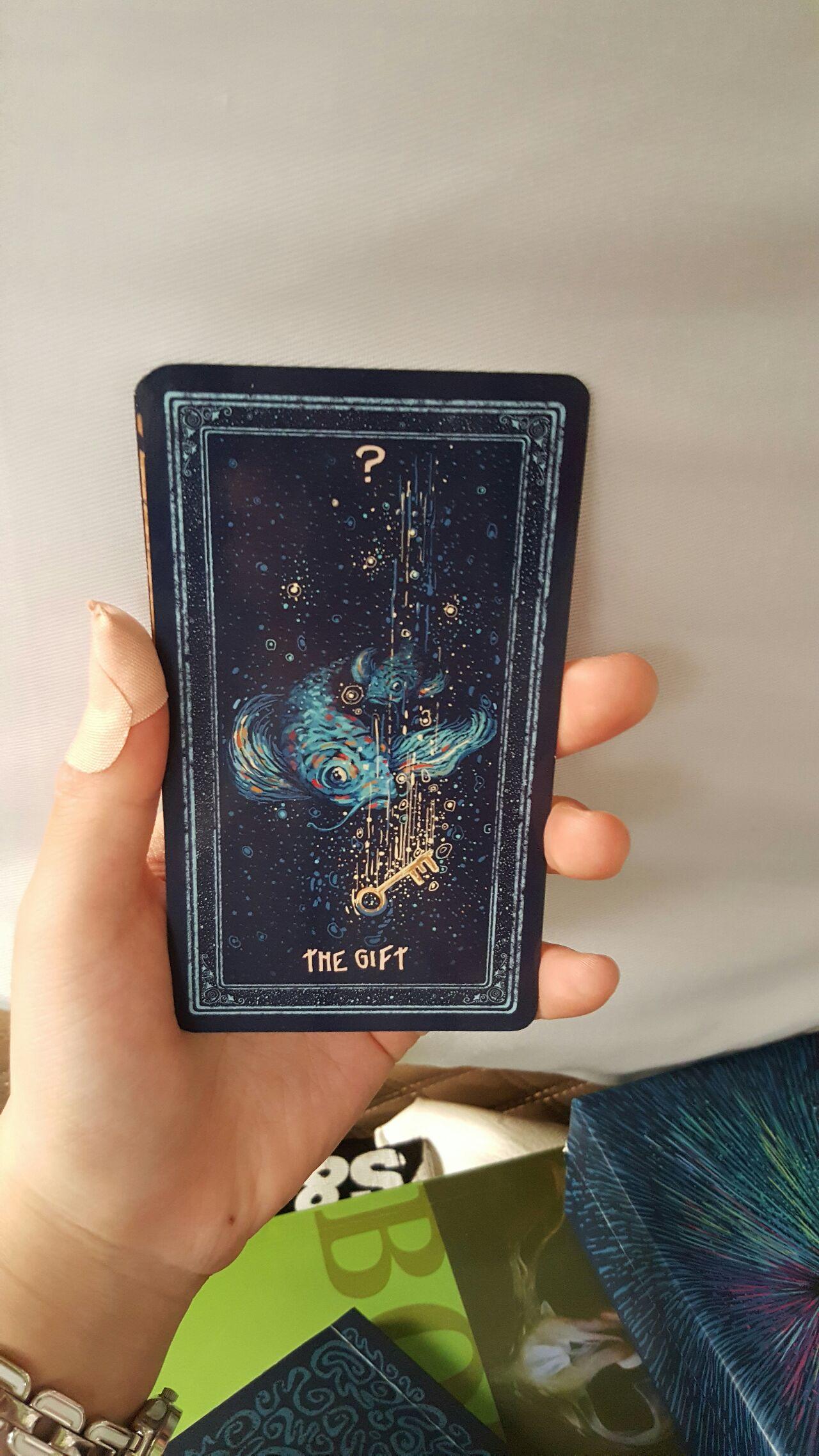 有没有玩塔罗牌的朋友,想知道棱镜塔罗第一版和第二版的区别,以及有没