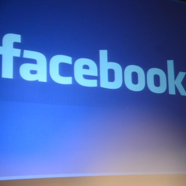 cc by 本周科技产业重磅事件总结  (whatsapp,京东,viber,佳能