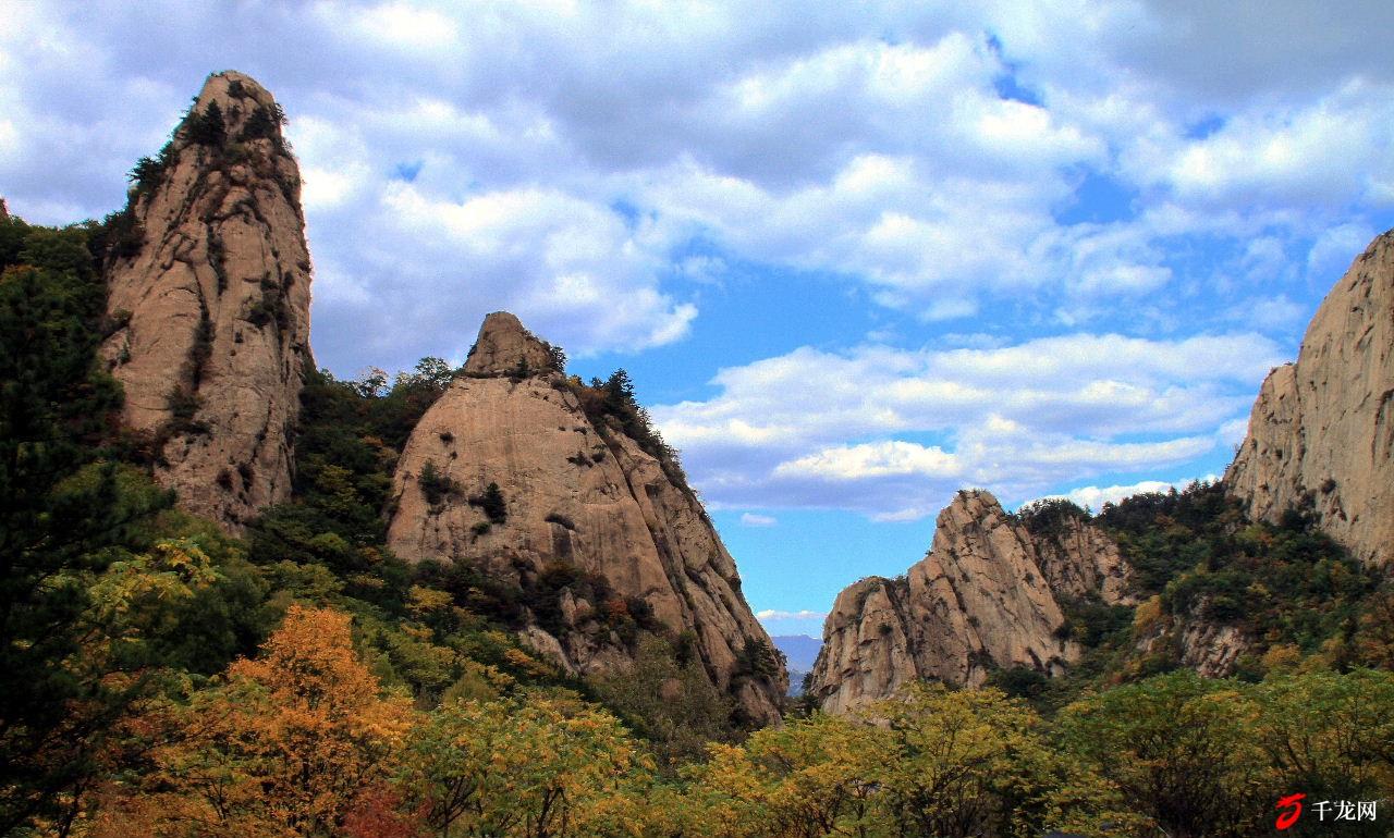 只不过最佳游览季节是夏天,其他季节去都欠点意思,而且山顶上会非常冷