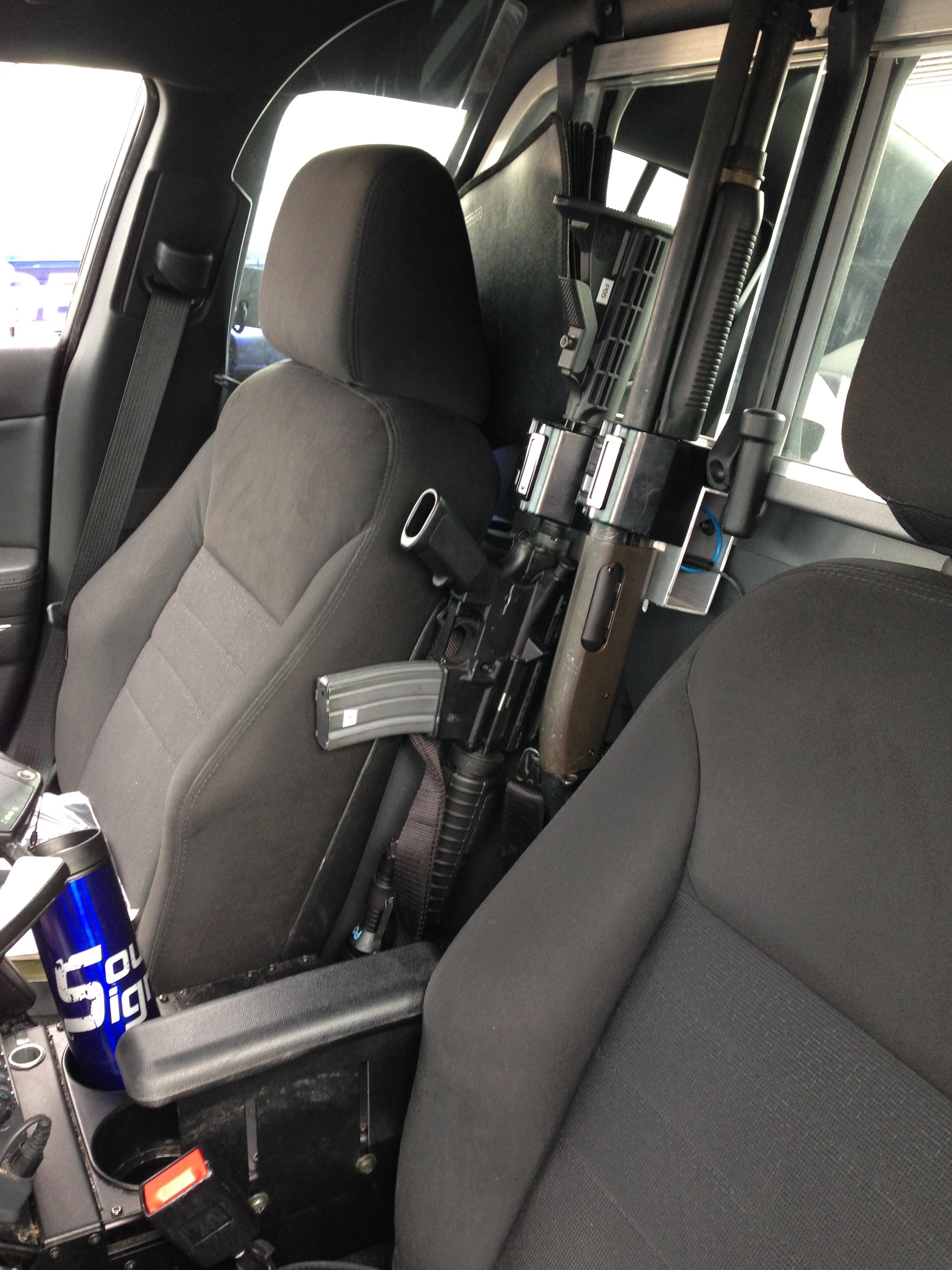 美国的警车都有什么型号从性能上说可能出现美剧中警车紧追豪车不放的