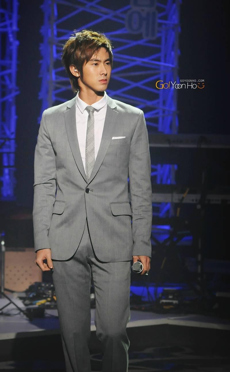 怎么评价东方神起的队长郑允浩? - 知乎