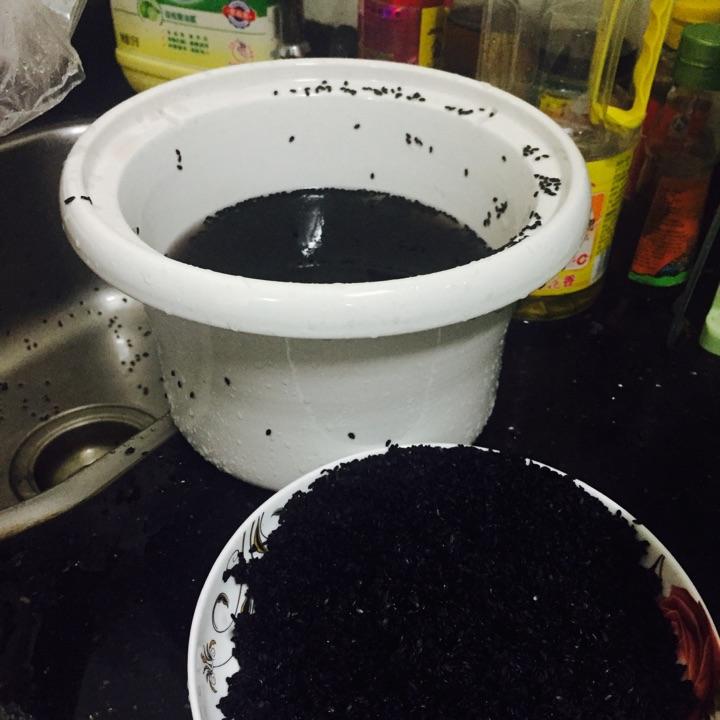 芝麻怎么清洗才不会掉 e1c6a54fb721b18983cc830af5e03016_r.jpg