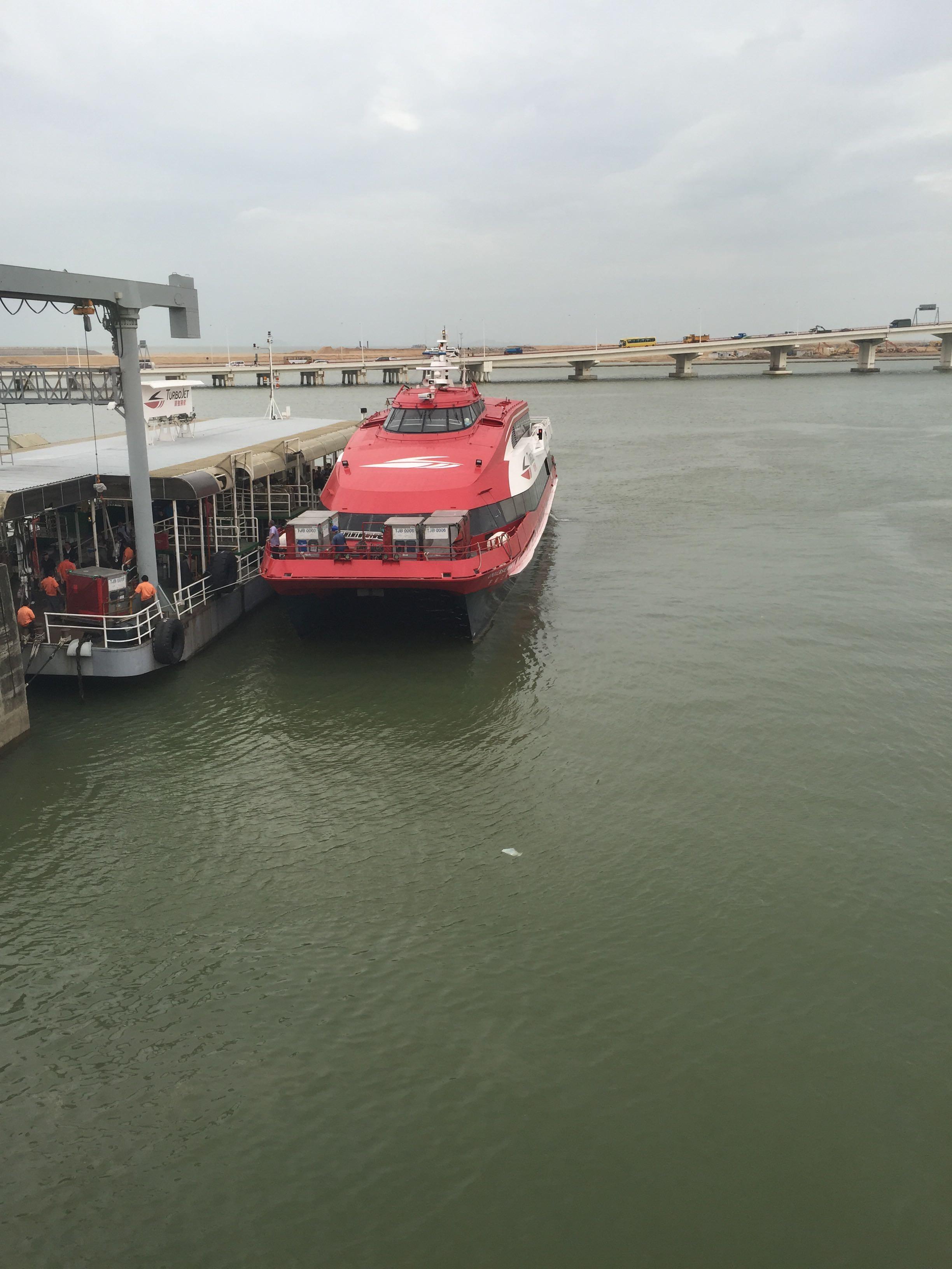 持港澳通行证和两地签注,可以从香港直接坐船