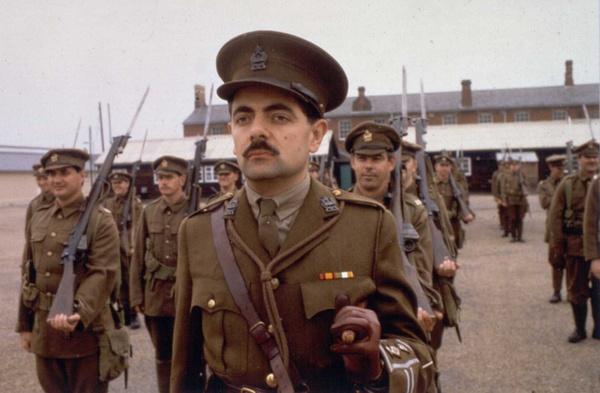 《黑爵士》 一,不一样的憨豆 罗温·艾金森以"憨豆"蜚声世界,这个绝少