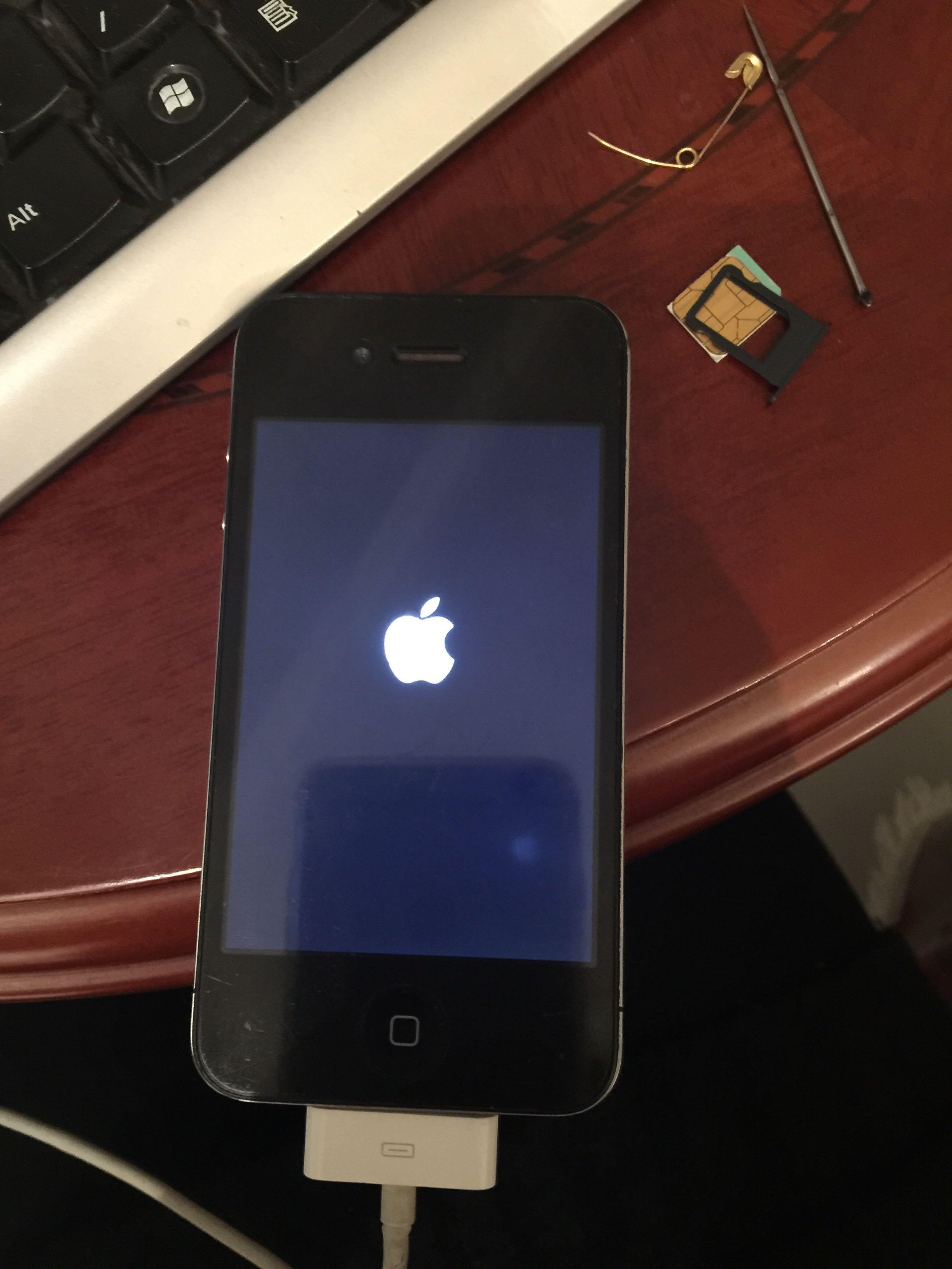 iphone4升级7.1.2中间出现白苹果,而且是一直一