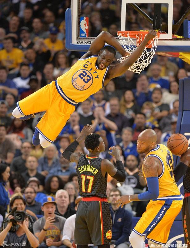 A总决赛第四场勒布朗詹姆斯从格林头上跨过?