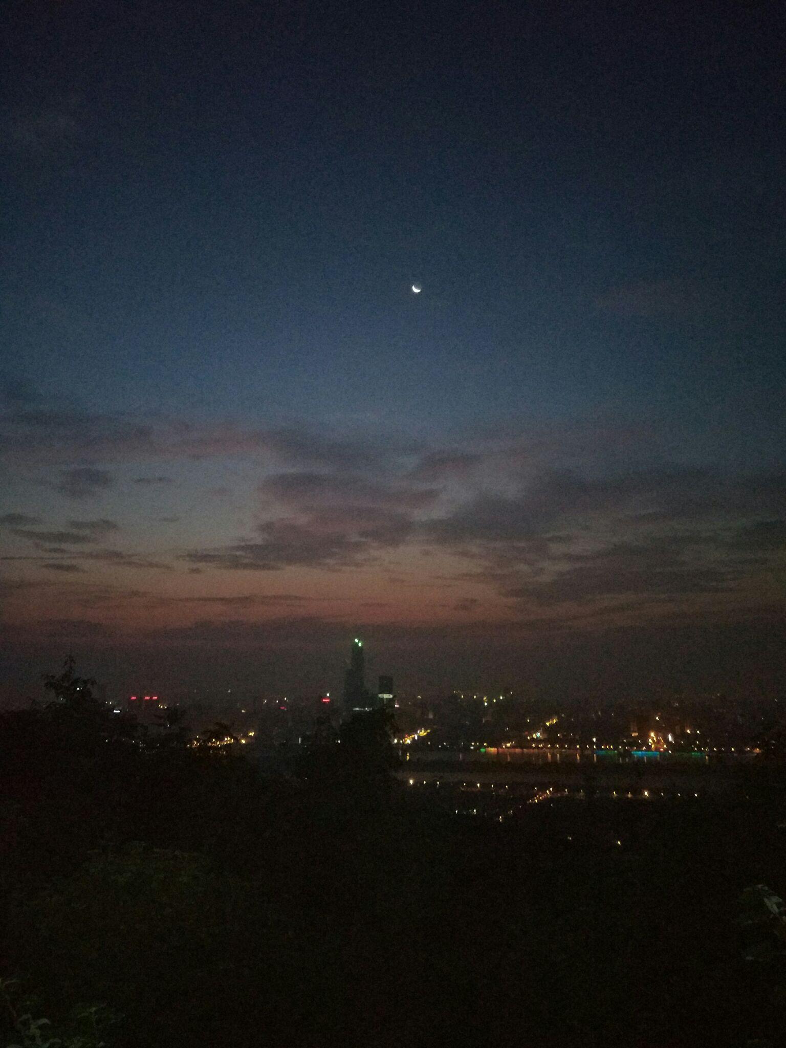 看云卷云舒看庭前花开花落 ebcf711c5b56ed9d6699294a190954da_r.jpg