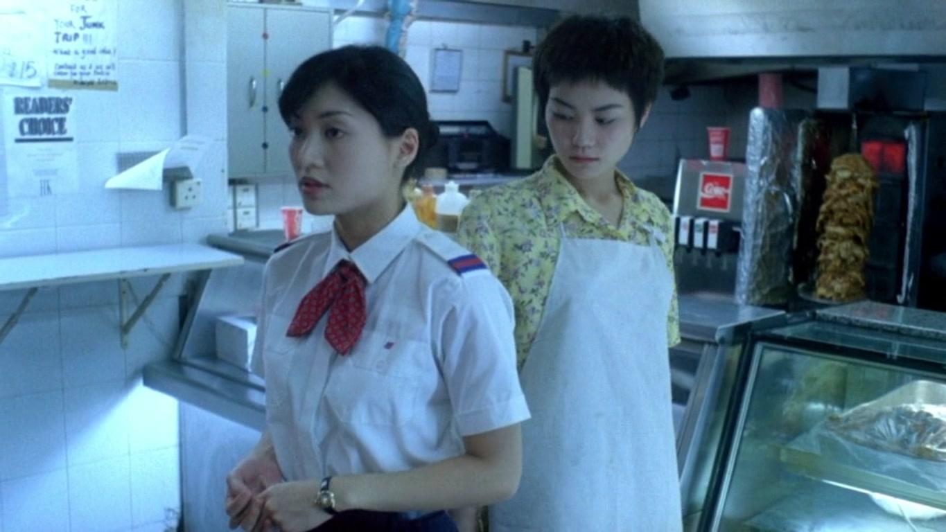 袁泉凭借在《中国机长》中扮演的空姐乘务长角色