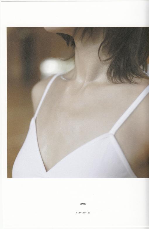 男生看到女生的肩带露出来是什么感受?