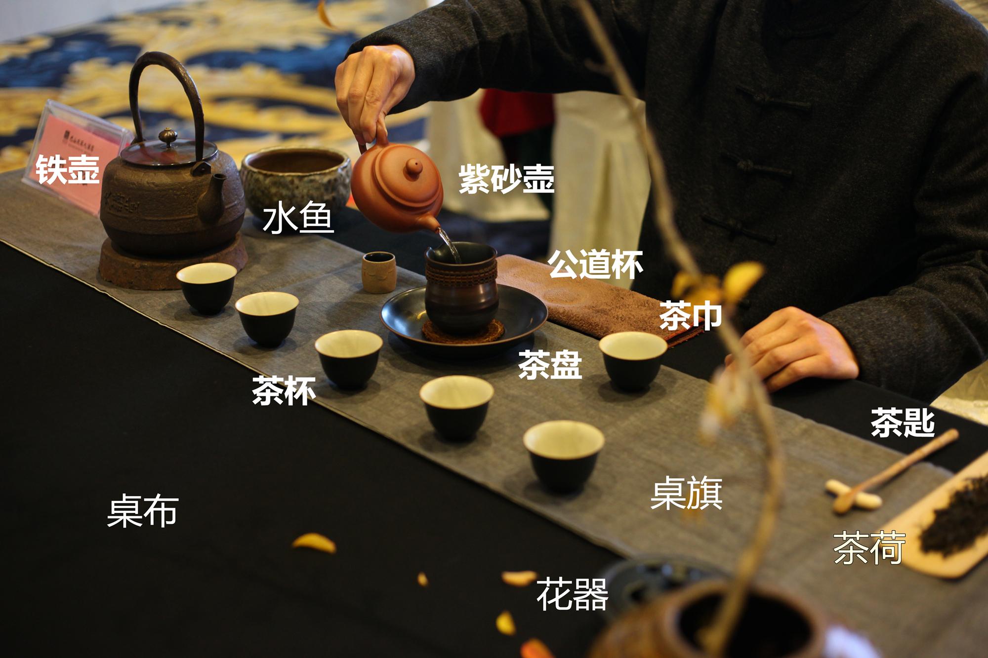 如何布置高级茶艺师泡普洱茶的干泡台.