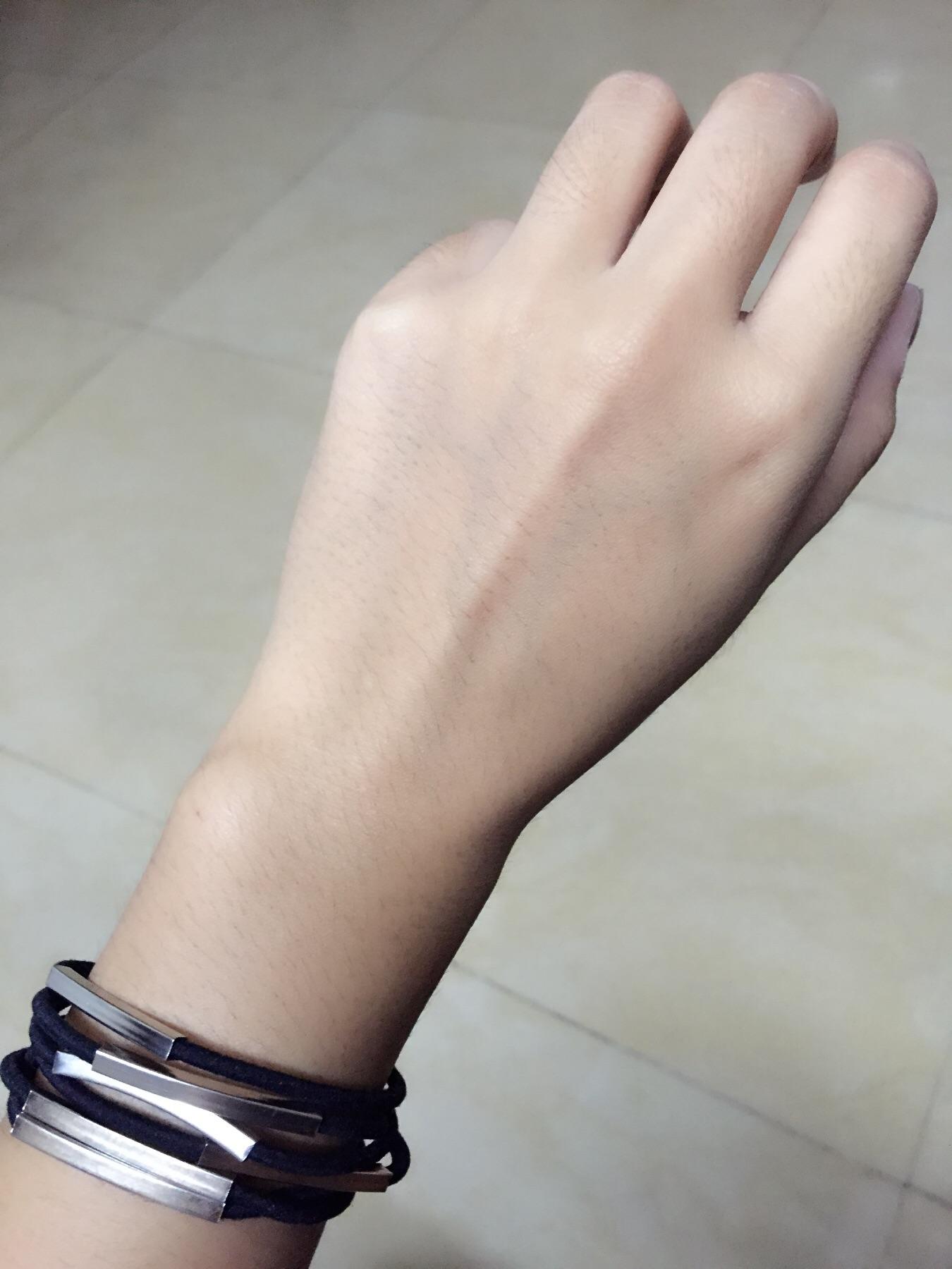 是手腕外侧靠近小指 而且左右手都有好久了按下去不痛. - 知乎