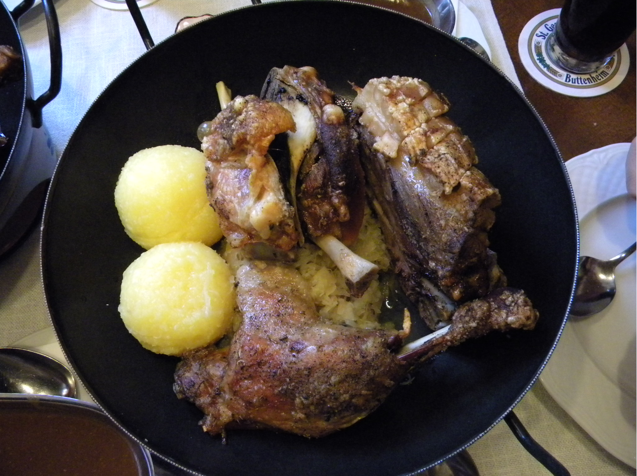 如何烹饪德国大肘子schweinhaxen