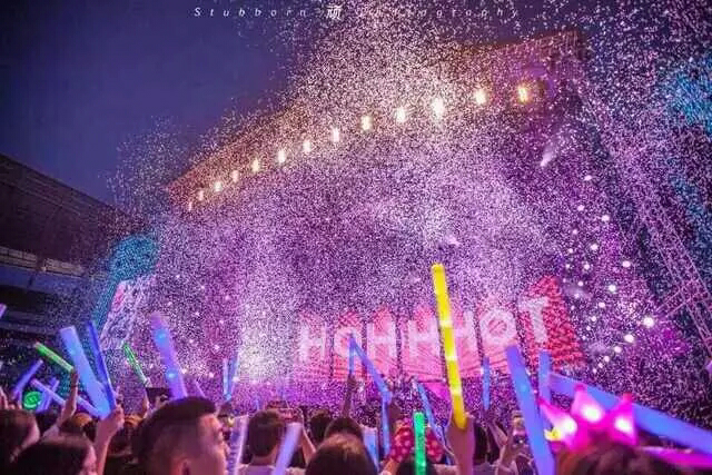 如何能让陈奕迅在演唱会上唱浮夸? - 晚睡梦会