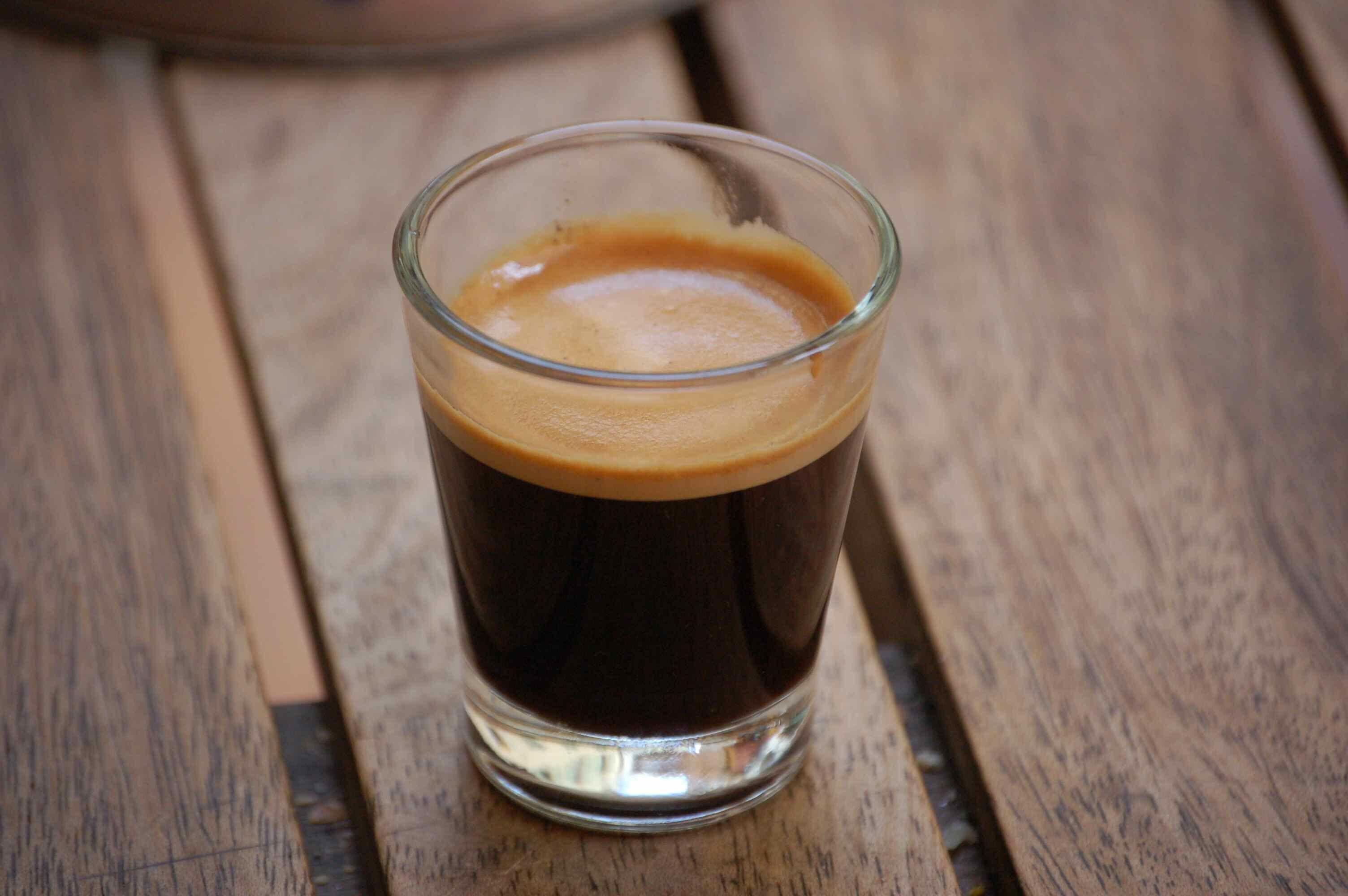 可以直接来一个shot的意式浓缩咖啡(espresso), 我是欣赏不来,因为